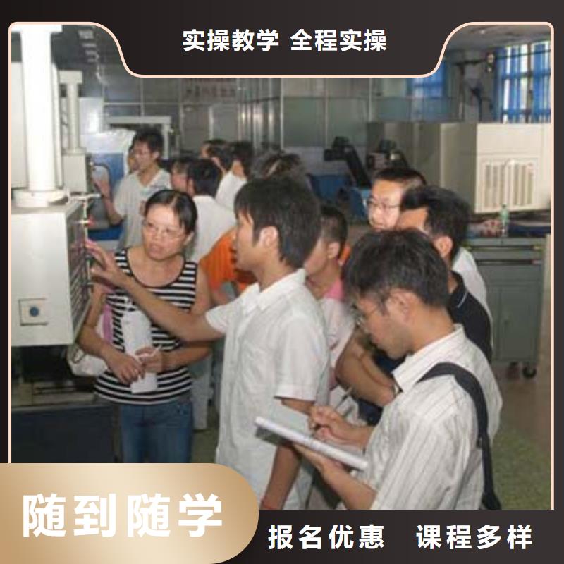 数控培训特色小吃学校就业前景好
