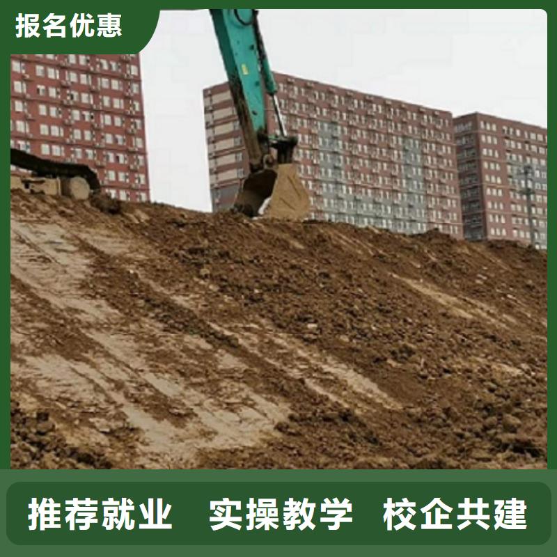 挖掘机学校【学厨师多少钱一年】师资力量强虎振蛋糕培训