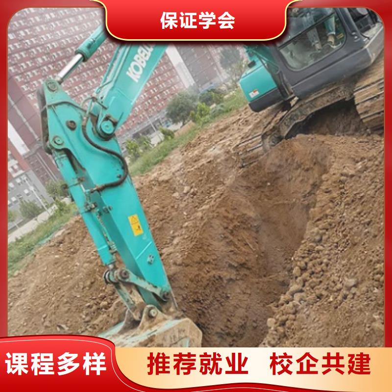 【 钩机培训学校 哪个技校开设厨师烹饪专业实操教学】
