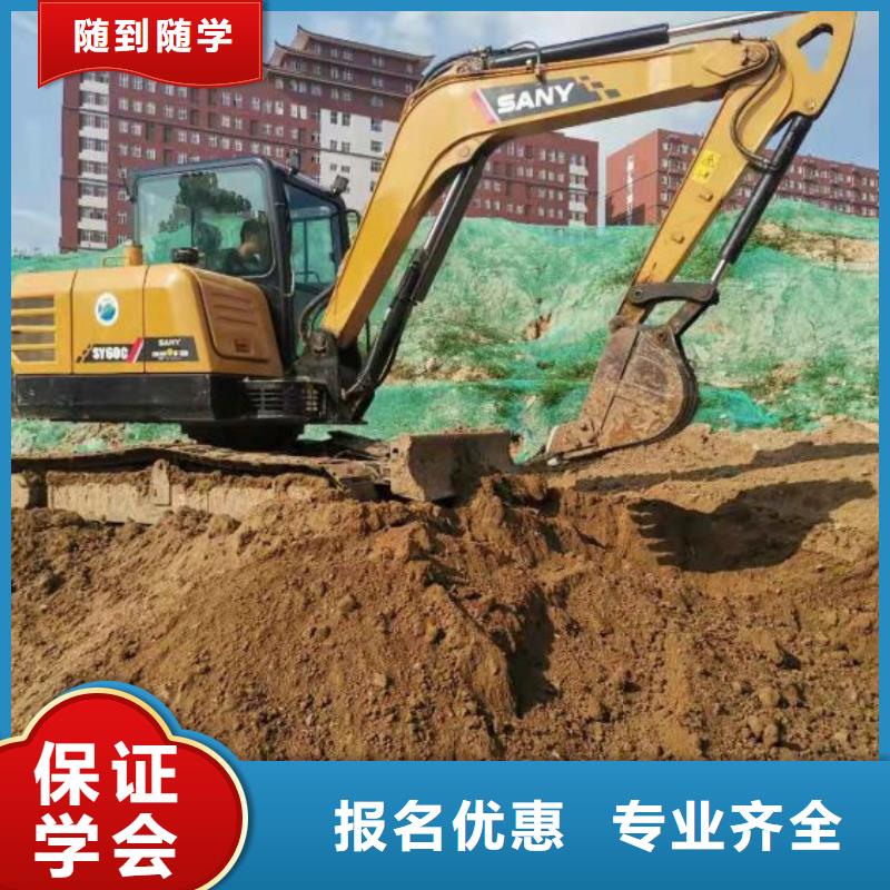 钩机培训学校汽修学校学真本领