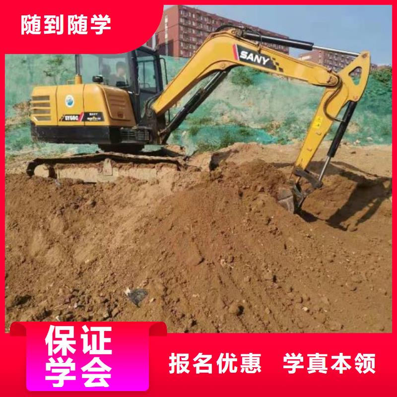 钩机培训学校汽修学校学真本领