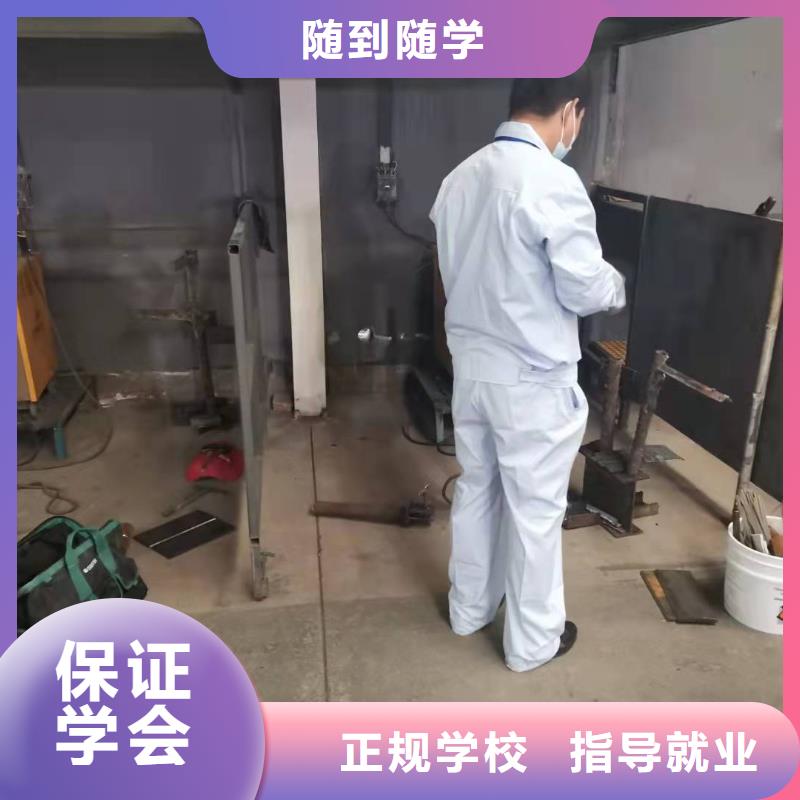 焊工学校挖掘机钩机培训学校哪家好实操教学