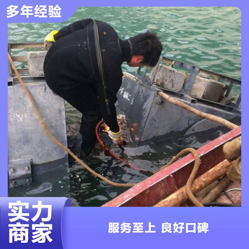 垫江

水下打捞尸体

救援队

