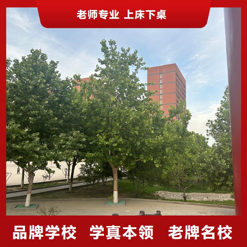 虎振技工学校挖掘机培训实操教学